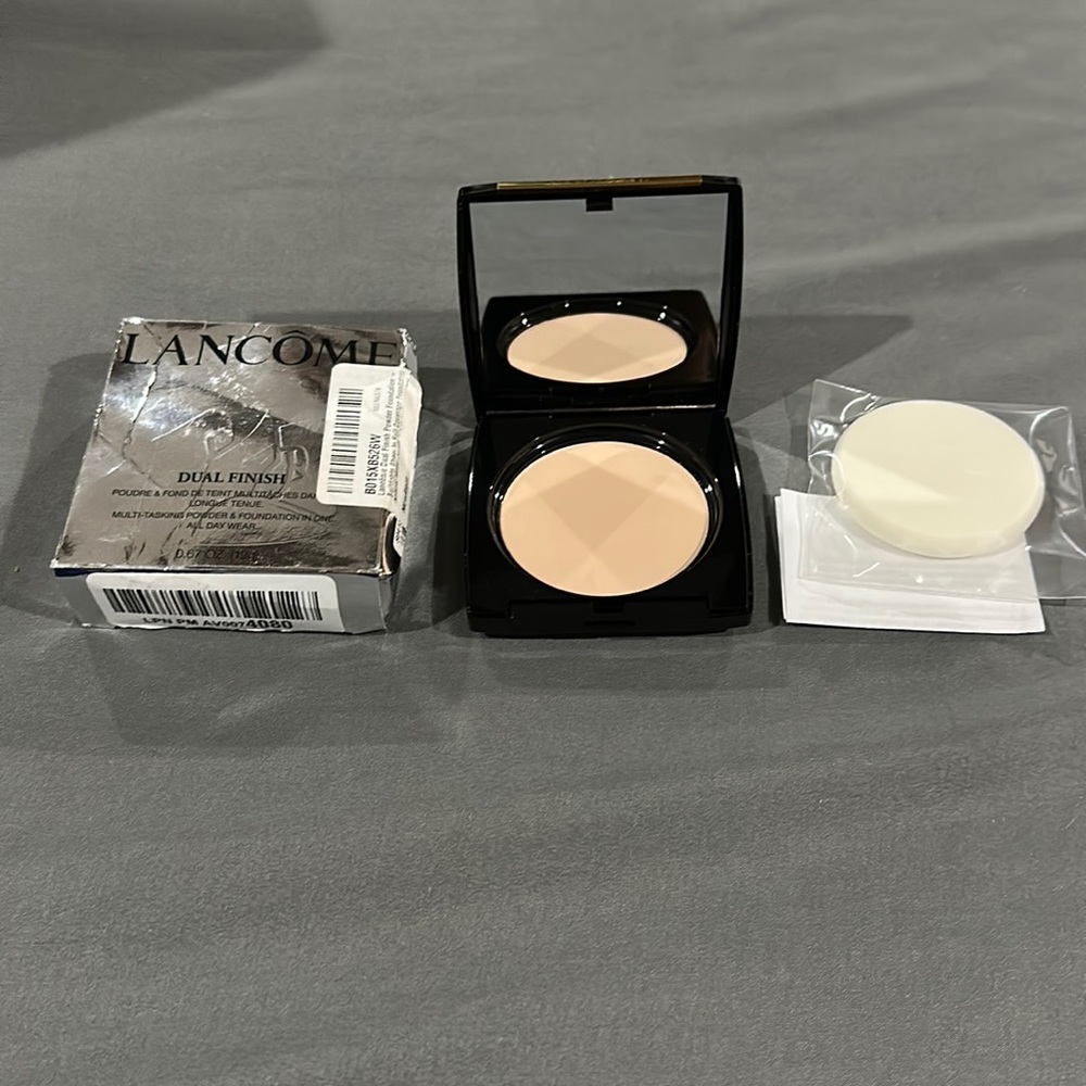 NIB! Lancôme Dual Finish Multi tasking powder & foundation: Color Porcelaine 130